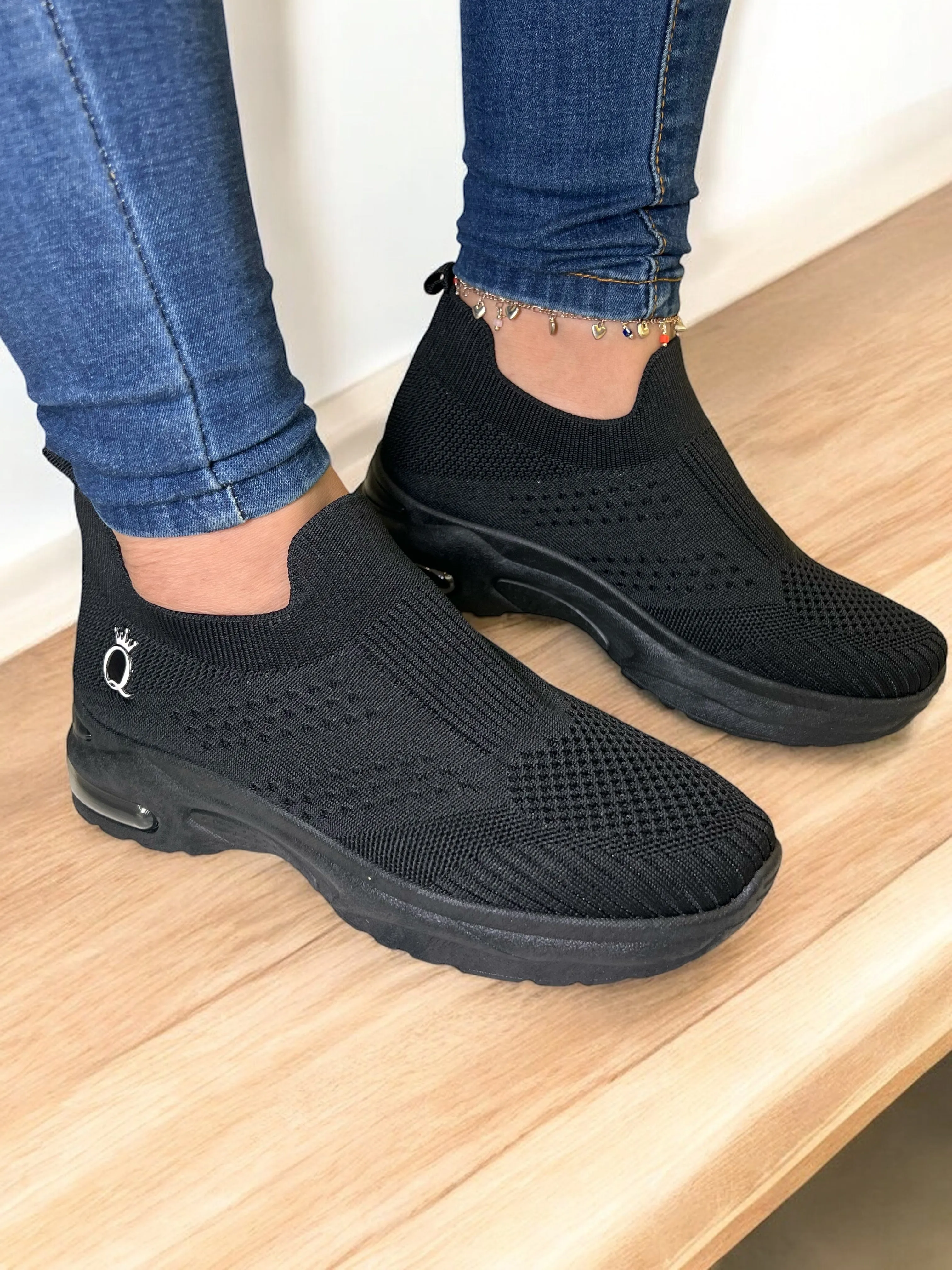 SHIDaQIN Ultra Comfort Lightweight Slip-On Sneakers