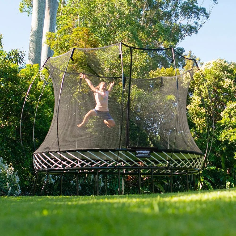 Springfree Medium Oval Trampoline With Enclosure